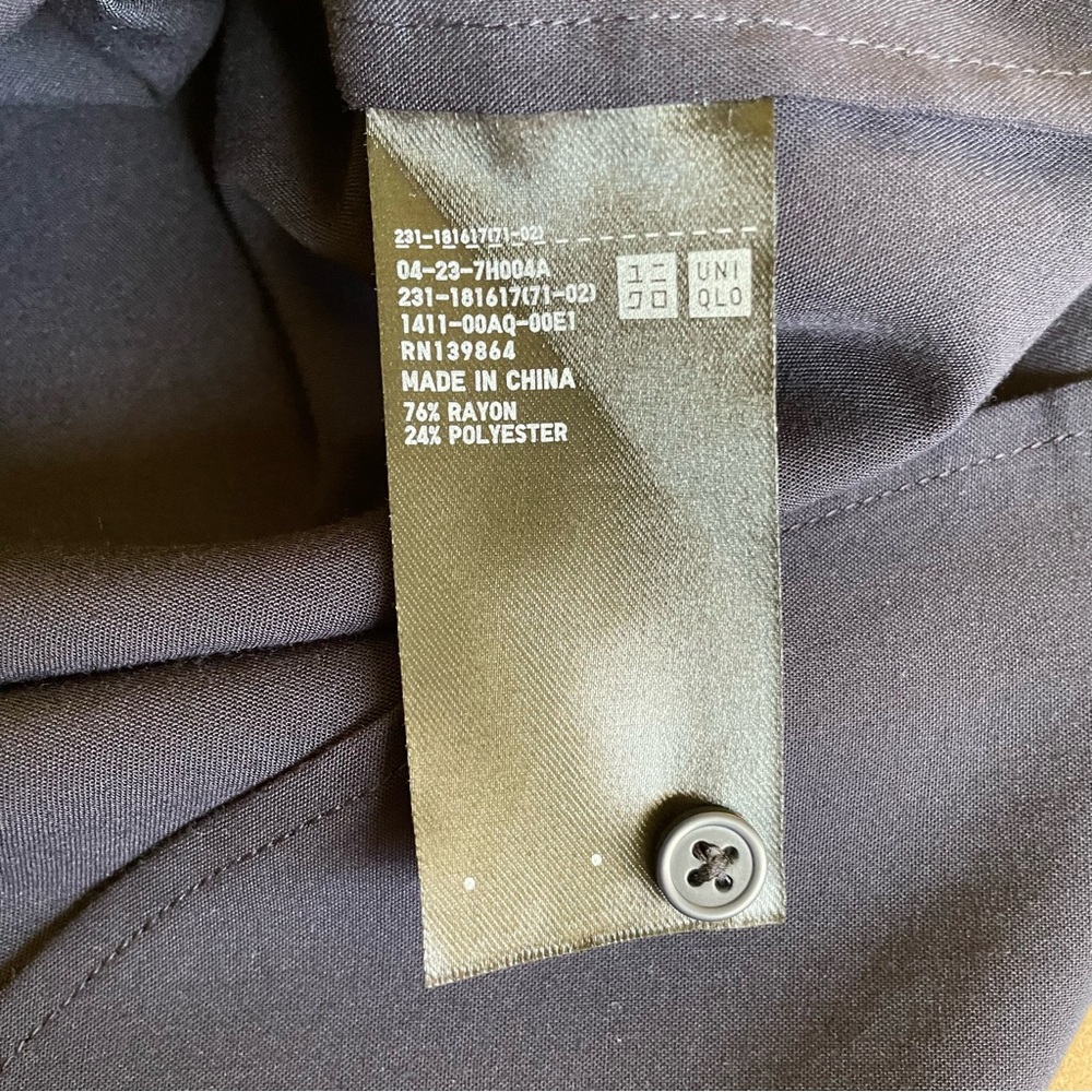 Uniqlo Classic Minimalist Lightweight Navy Blue V-neck Blouse - Picture 7 of 7